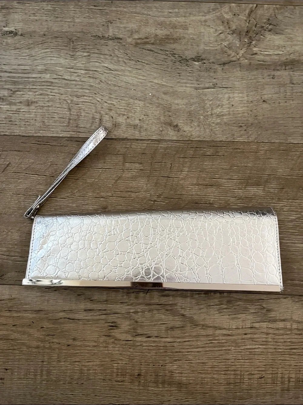 Sleek Silver Metallic Croc-Embosssed Rectangular Evening Clutch Wristlet Bag